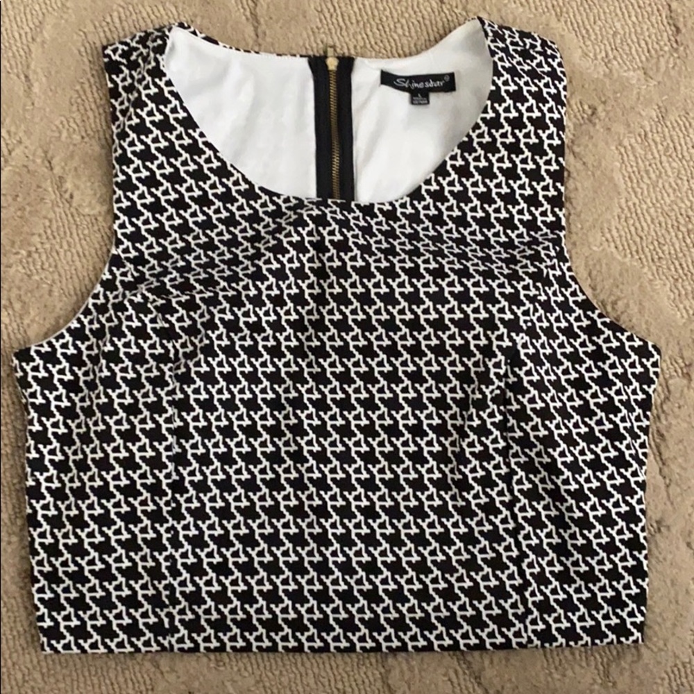 Black and white pattern crop top